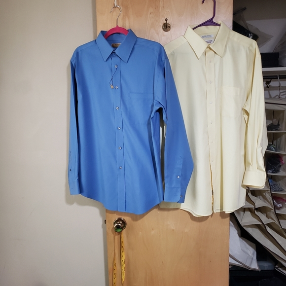 Roundtree & York-Gold-lot of-2-Men's button down shirts-M-gently pre-luved - Picture 1 of 9